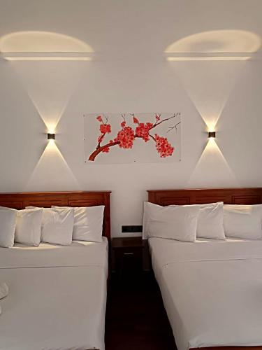 two beds sitting next to each other in a room at Havelock Inn in Nuwara Eliya
