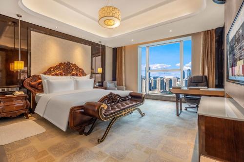 Postel nebo postele na pokoji v ubytování Chengdu CYNN Hotel