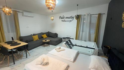 Posezení v ubytování Apartman sa jakuzijem
