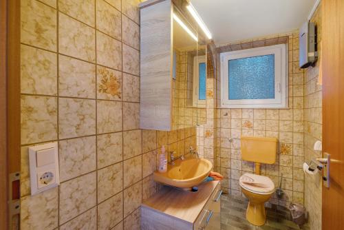 Ένα μπάνιο στο Ferienwohnung Waltraud