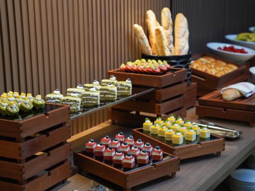 a buffet with many different types of food in boxes at Hampton by Hilton Dongguan Fenggang in Dongguan