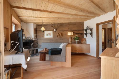 Μια τηλεόραση ή/και κέντρο ψυχαγωγίας στο Chalet Magdalena und Lodges