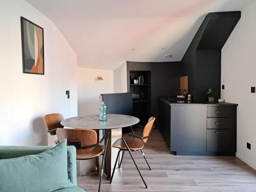 Nice duplex house with balcony in La Madeleine