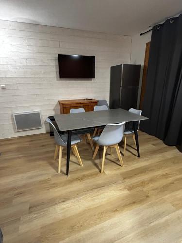 TV a/nebo společenská místnost v ubytování Appartement T2 Superdévoluy - Les Chaumettes