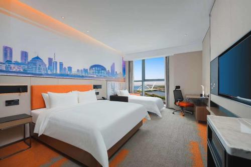 Postel nebo postele na pokoji v ubytování Hampton by Hilton Dongguan Fenggang