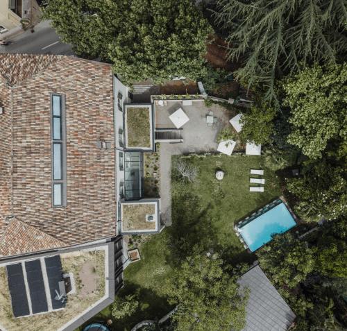 an overhead view of a house with a yard at Ansitz Thierburg Suites in Merano