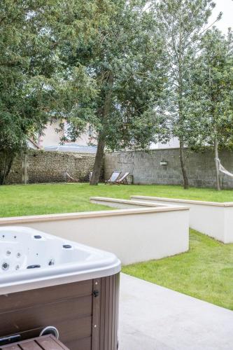 Κήπος έξω από το La Tourelle Normande Maison de charme proche de la mer