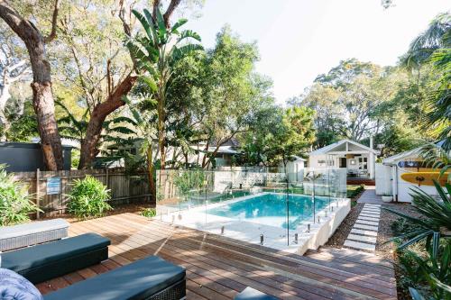 a swimming pool in the middle of a yard at The Cottage at Pearl Beach in Pearl Beach