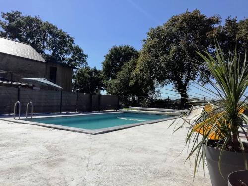 Longère Golfe du Morbihan avec piscine extérieure