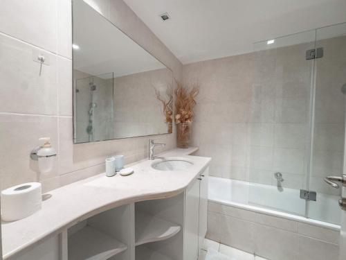 Ванная комната в Breeze Suite at The Island