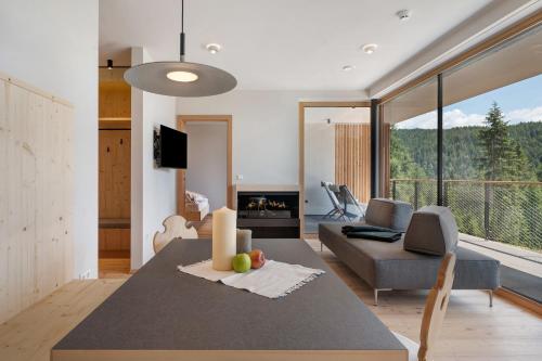 Μια τηλεόραση ή/και κέντρο ψυχαγωγίας στο Chalet Magdalena und Lodges