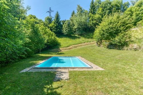 an overhead view of a swimming pool in a garden at La source Amélie in Saint-Pancrasse