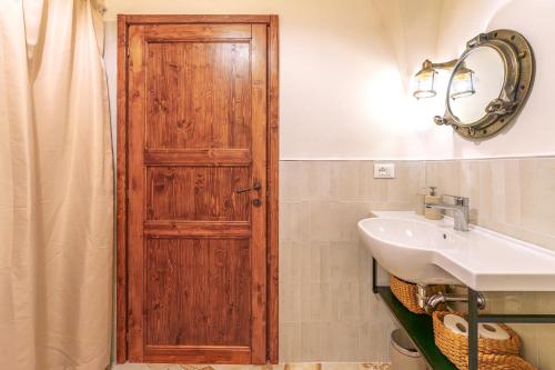 Koupelna v ubytování Cà di Matetti - Esclusivo nel Borgo Saraceno a due passi dal Mare