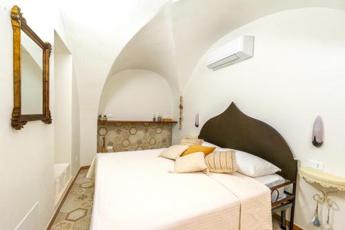 Postel nebo postele na pokoji v ubytování Cà di Matetti - Esclusivo nel Borgo Saraceno a due passi dal Mare