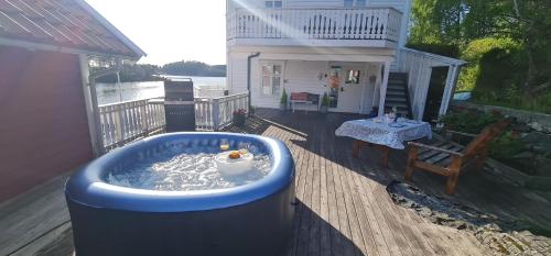 Μπαλκόνι ή βεράντα στο Waterfront Villa Boat Included, Near Bergen
