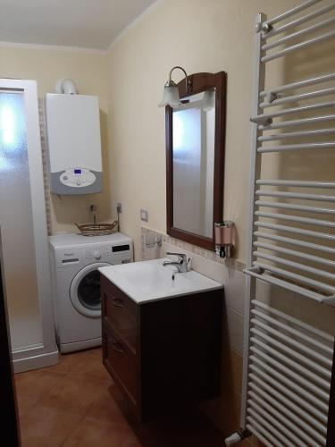 a bathroom with a sink and a washing machine at La Costa Del Sole in San Fele