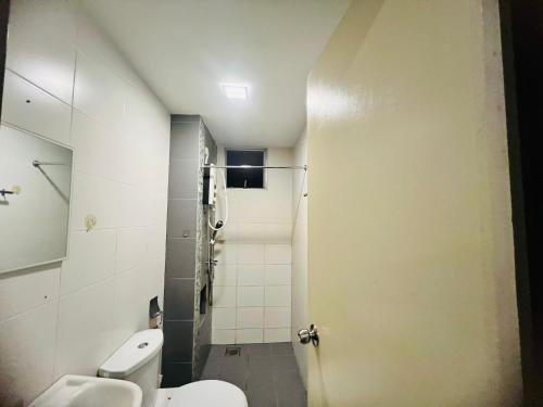 Koupelna v ubytování FIRD HOMESTAY KBCC APARTMENT SERVICE KOTA BHARU