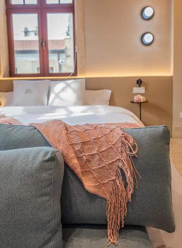 a bedroom with a bed and a couch at TUIWA Garden Holiday Villa in Qingdao