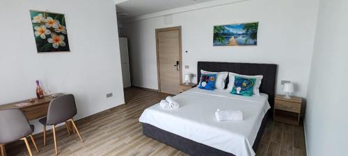 a bedroom with a bed and a table and chairs at INDRA WELLNESS Retreats and Spa in Samurcaşi