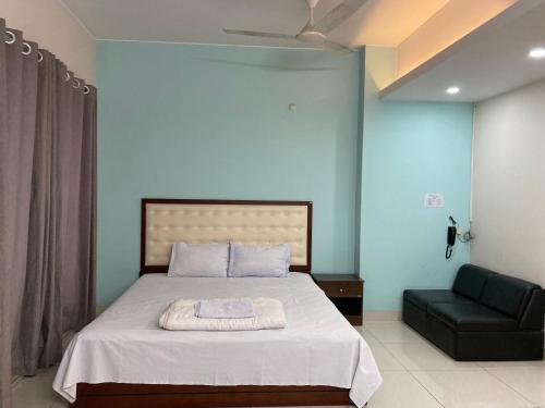 Кровать или кровати в номере YMCA Training Center and Guest House