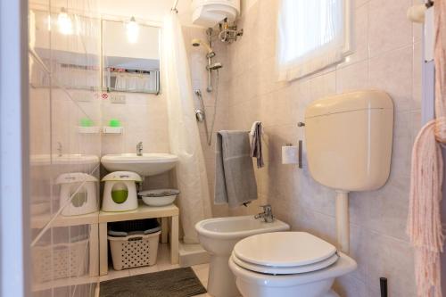 a small bathroom with a toilet and a sink at Villa Serenità in San Vito dei Normanni