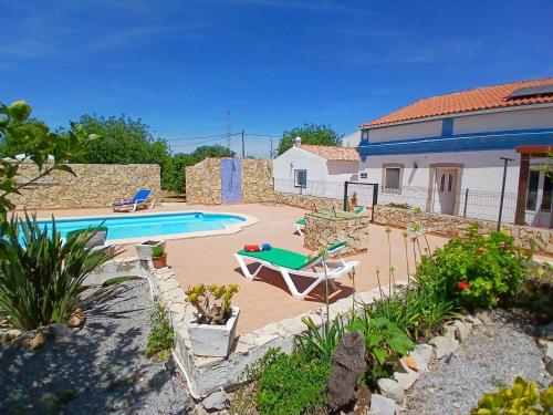 a backyard with a swimming pool and a house at Ferienhaus Casinha dos Avos by fewo-plan ESTO100 an der Algarve in Azinheiro