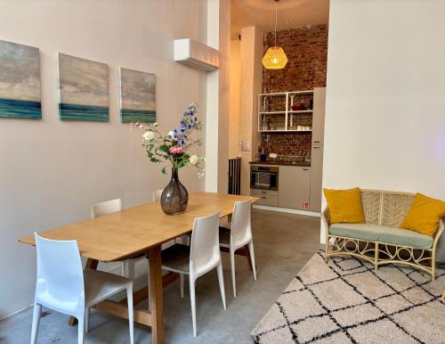 Kuchyň nebo kuchyňský kout v ubytování FLAX Apartments - charm and comfort in historic center