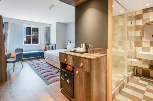 Ένα μπάνιο στο Hampton By Hilton Sandton Grayston