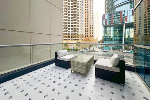 Studio with Big Balcony Walk to Beach Marina