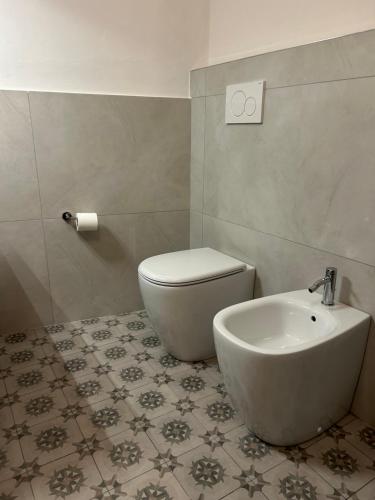 a bathroom with a toilet and a sink at A casa di Giuly (Monolocale) in Ceriale
