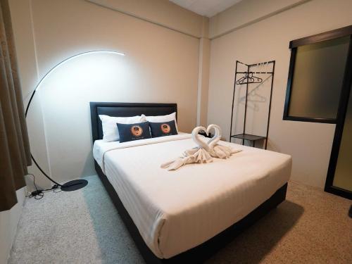 a bedroom with a bed with a heart decoration on it at Dancenter Rq Bangkok Huai Khwang in Bangkok