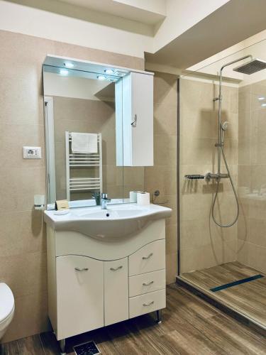 a bathroom with a sink and a shower at Aparthotel Mirage Sunset - zona Hotel Rex in Mamaia