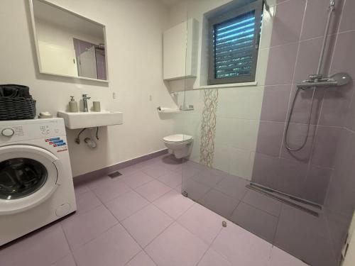 Koupelna v ubytování Apartma Lavanda Portorož