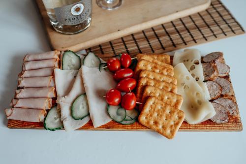 a tray of different types of cheese and crackers at Gorczańska Sapałówka in Maniowy
