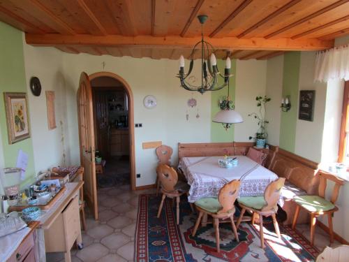 a kitchen with a table and chairs in a room at Haus Sundl - Privatzimmer in Emmersdorf an der Donau