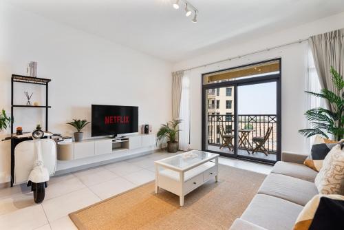 Serene 1BR Stay with Pool, Gym, & Kids Playground