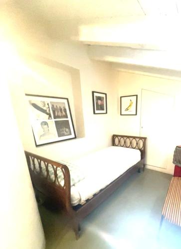 Una cama o camas en una habitación de Cesare Magli & Figli Residenza D'Epoca Luxury Rooms