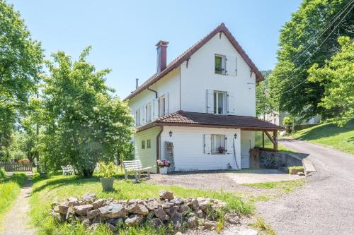 a white house on the side of a road at Aux Mirabelles Chez Florence Thierry in Bussang
