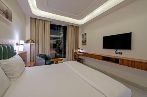 Hotel Idyllic Innにあるテレビまたはエンターテインメントセンター