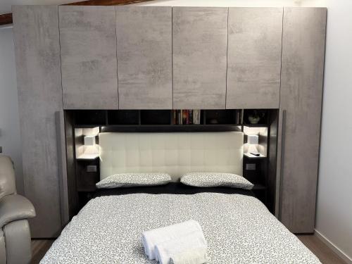 a bedroom with a bed with a large headboard at Appartamenti Venezia in Termoli