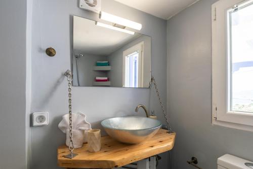 Et badeværelse på Aegean View House in Tripiti