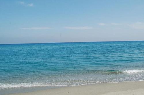 a view of the ocean from the beach at Hotel Lungomare Brancaleone in Brancaleone Marina