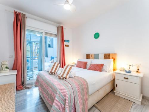 Pass the Keys Stylish 3 Bed Flat in Los Pacos