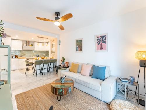 Pass the Keys Stylish 3 Bed Flat in Los Pacos