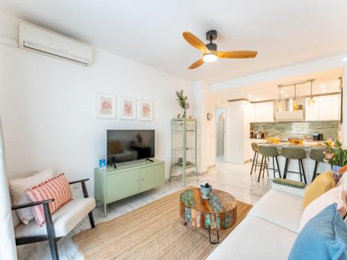 Pass the Keys Stylish 3 Bed Flat in Los Pacos