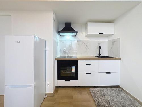 Fotografie z fotogalerie ubytování Charming 2-room apartment in Cannes v Cannes