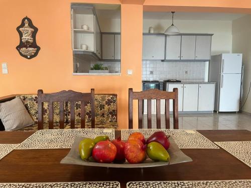 a plate of fruit on a table in a kitchen at The Doctor's house - Το σπίτι του γιατρού in Agios Konstantinos Fthiotida