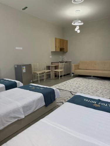 Ένα ή περισσότερα κρεβάτια σε δωμάτιο στο Dil Toj Hotel