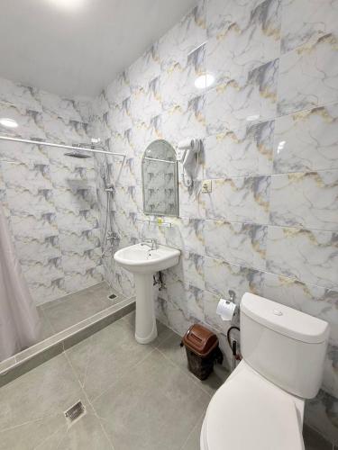 Ένα μπάνιο στο Dil Toj Hotel