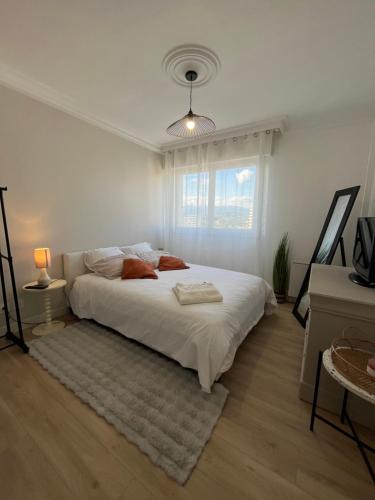 Photo de la galerie de l'établissement Appartement panoramique! Neuf,Clim,4km du Festival, au Cannet